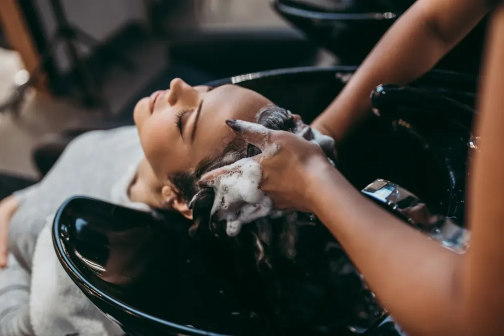 massage du cuir chevelu