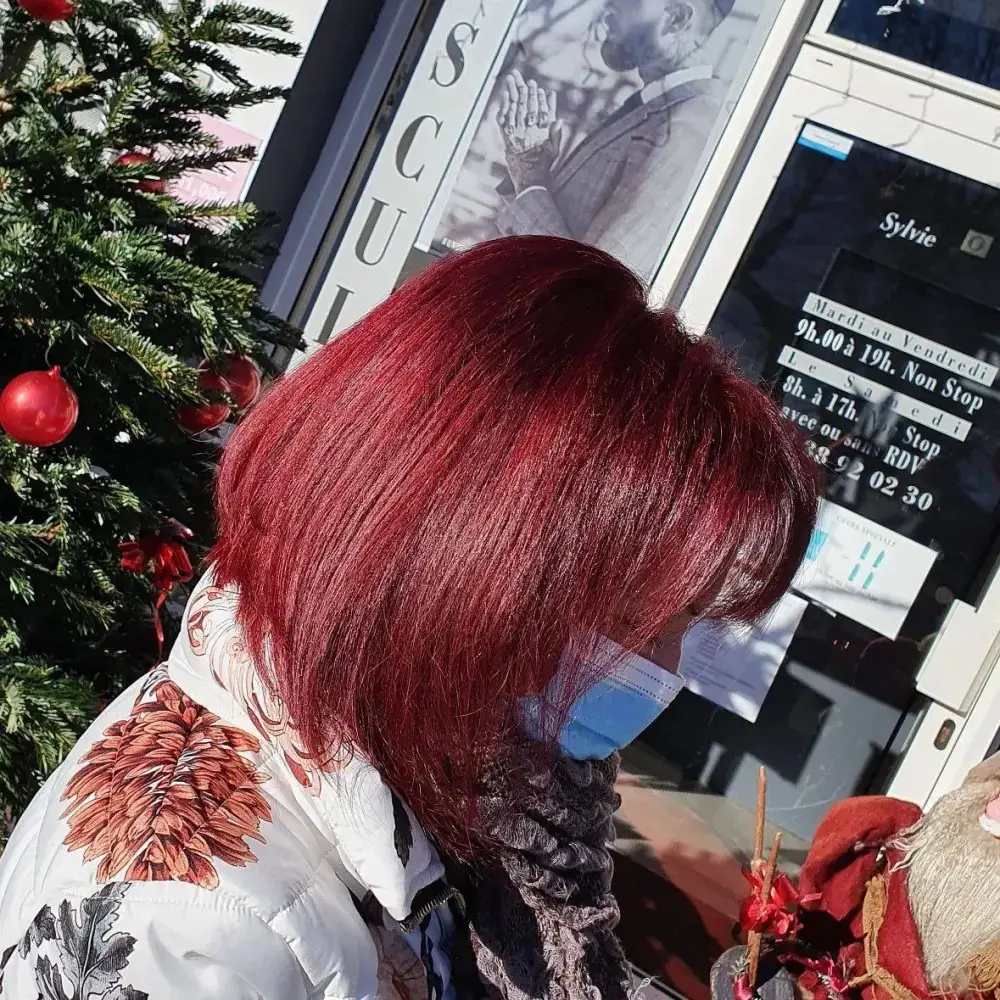 coupe femme carré couleur bordeaux