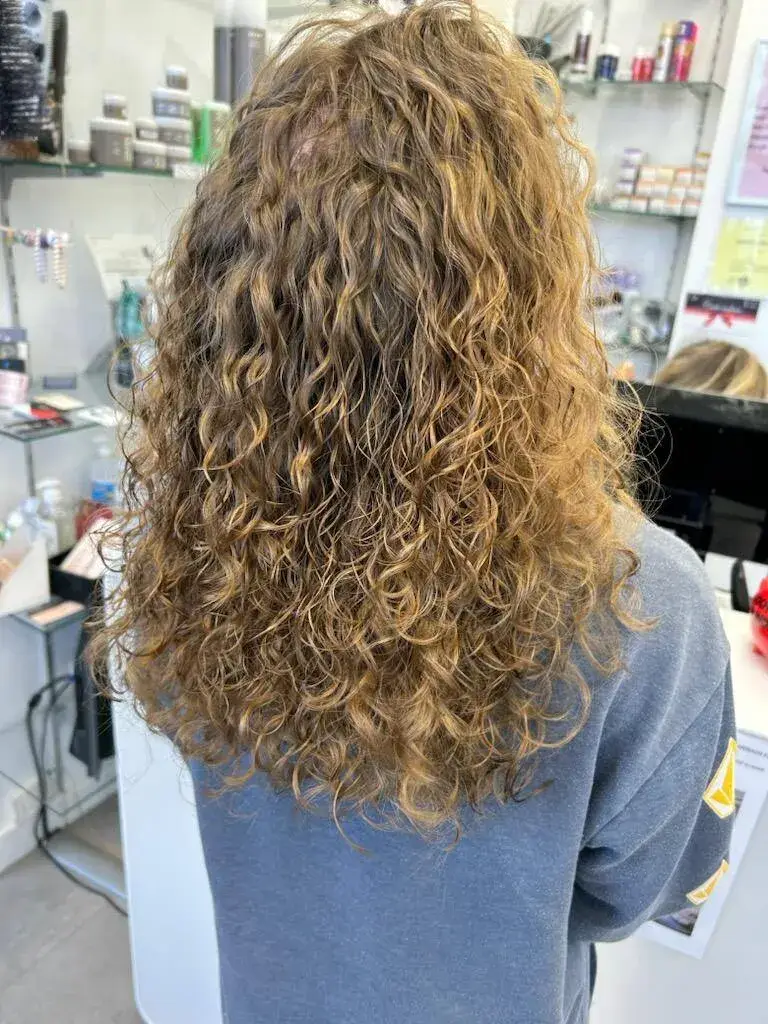 cheveux bouclés